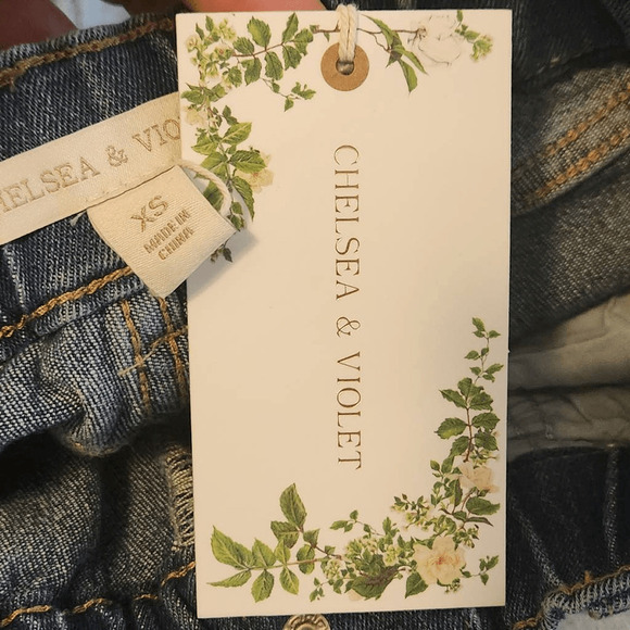 Chelsea & Violet Medium Wash Spring Blue Denim Cuffed Shorts XS NWT (4202) - Picture 4 of 6